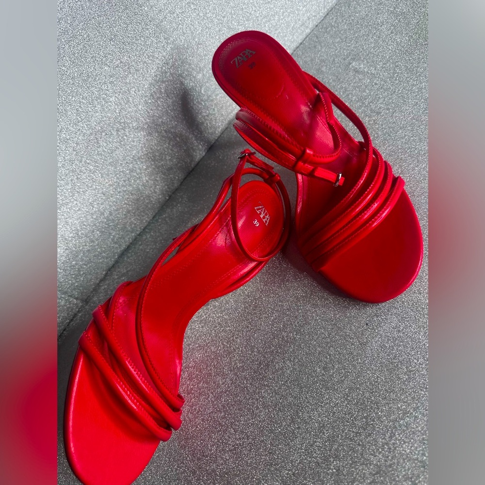 ZARA Strapy Heels 👠